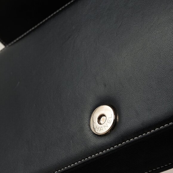 Chanel 2017 Cruise White & Black CC Patchwork Leather Shoulder Bag - Picture 10 of 14